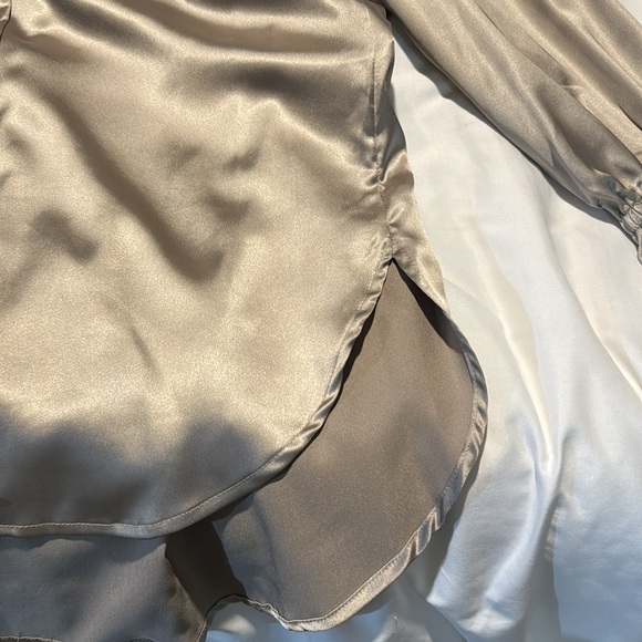 DKNY shirt in goldish color. NWT never worn size small. Loose fitting - Picture 5 of 5